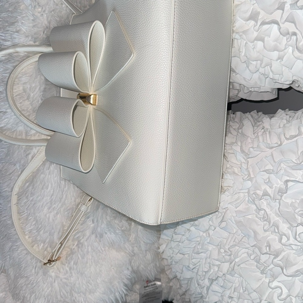 Elegant White Bow Handbag - Picture 6 of 6